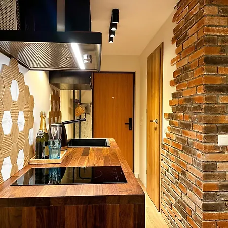 Redbrick Center Iv *